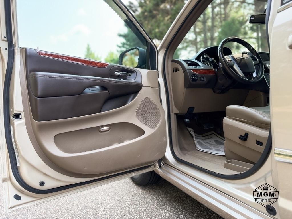 Chrysler Town & Country Touring 2013