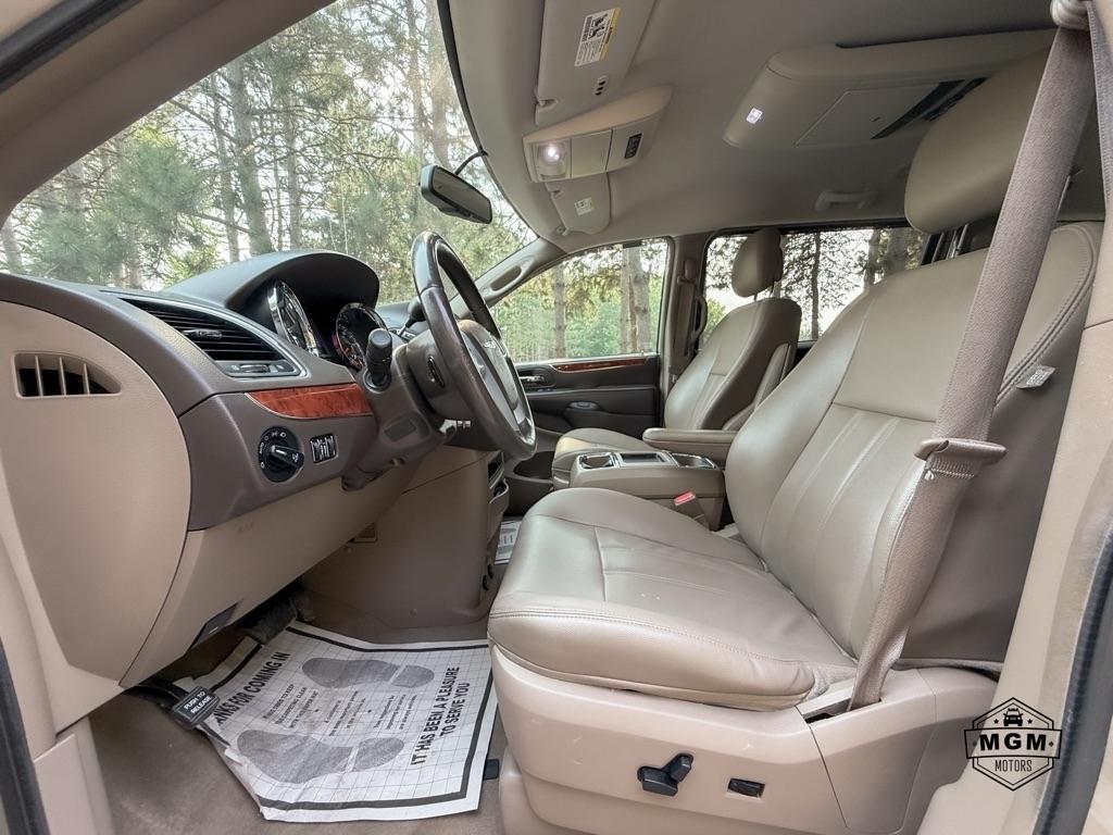 Chrysler Town & Country Touring 2013