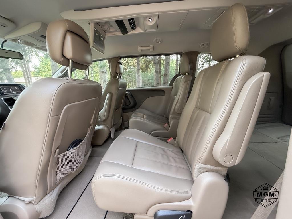 Chrysler Town & Country Touring 2013