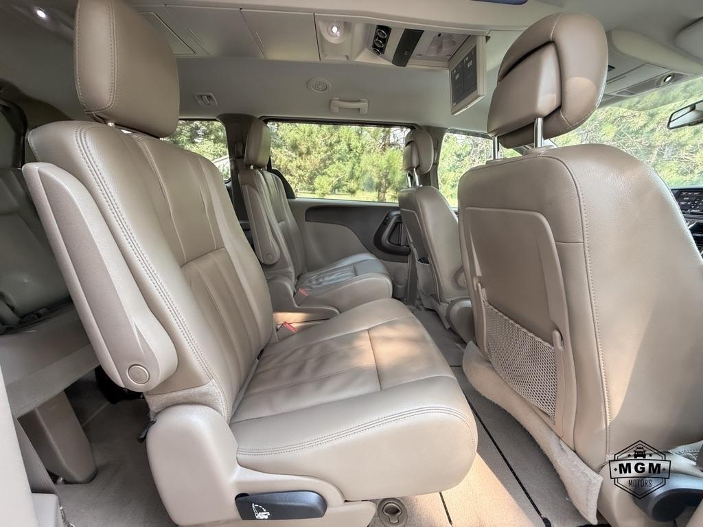 Chrysler Town & Country Touring 2013