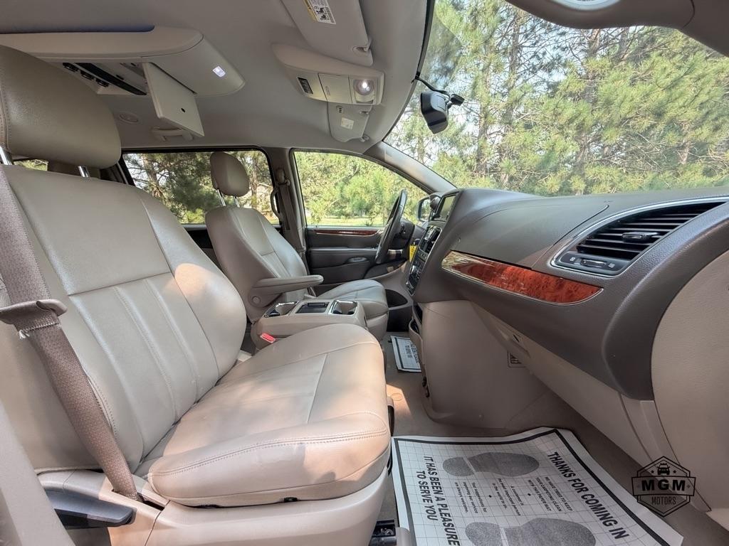Chrysler Town & Country Touring 2013