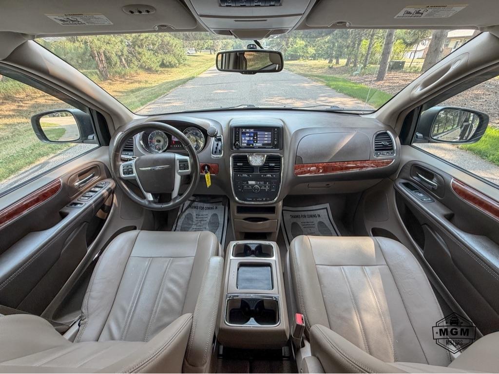 Chrysler Town & Country Touring 2013