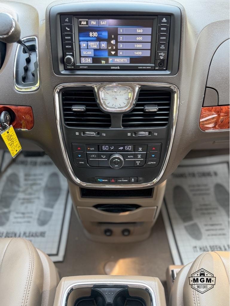 Chrysler Town & Country Touring 2013