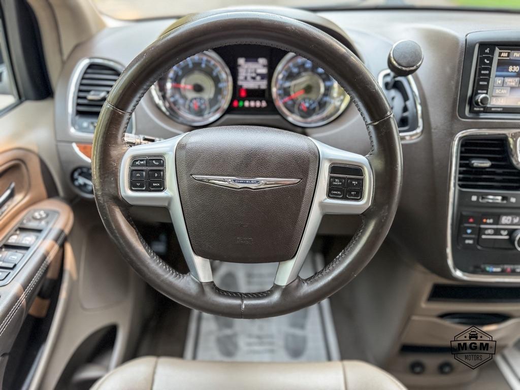 Chrysler Town & Country Touring 2013