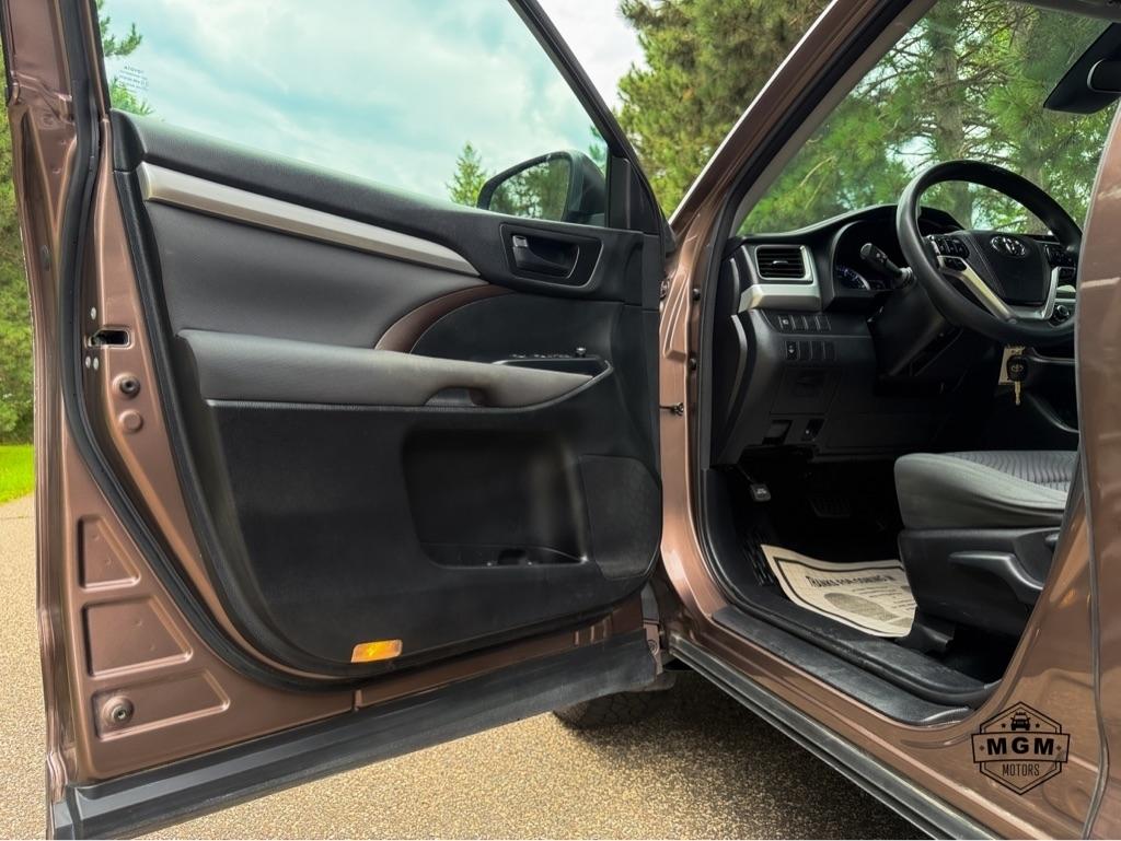 Toyota Highlander LE Plus AWD V6 2017