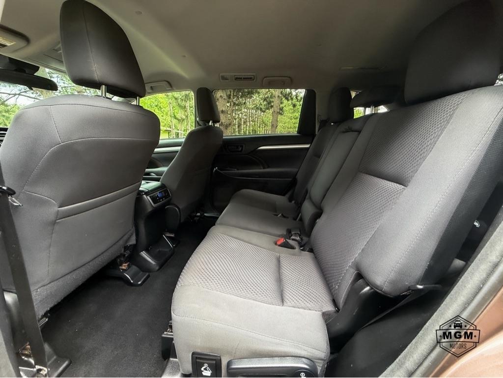 Toyota Highlander LE Plus AWD V6 2017
