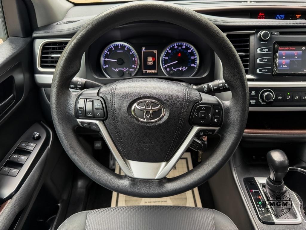 Toyota Highlander LE Plus AWD V6 2017
