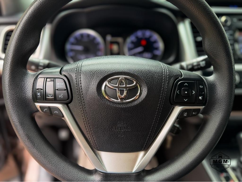 Toyota Highlander LE Plus AWD V6 2017