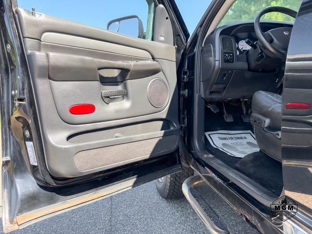 Dodge Ram 3500 Laramie Quad Cab 4WD 2004