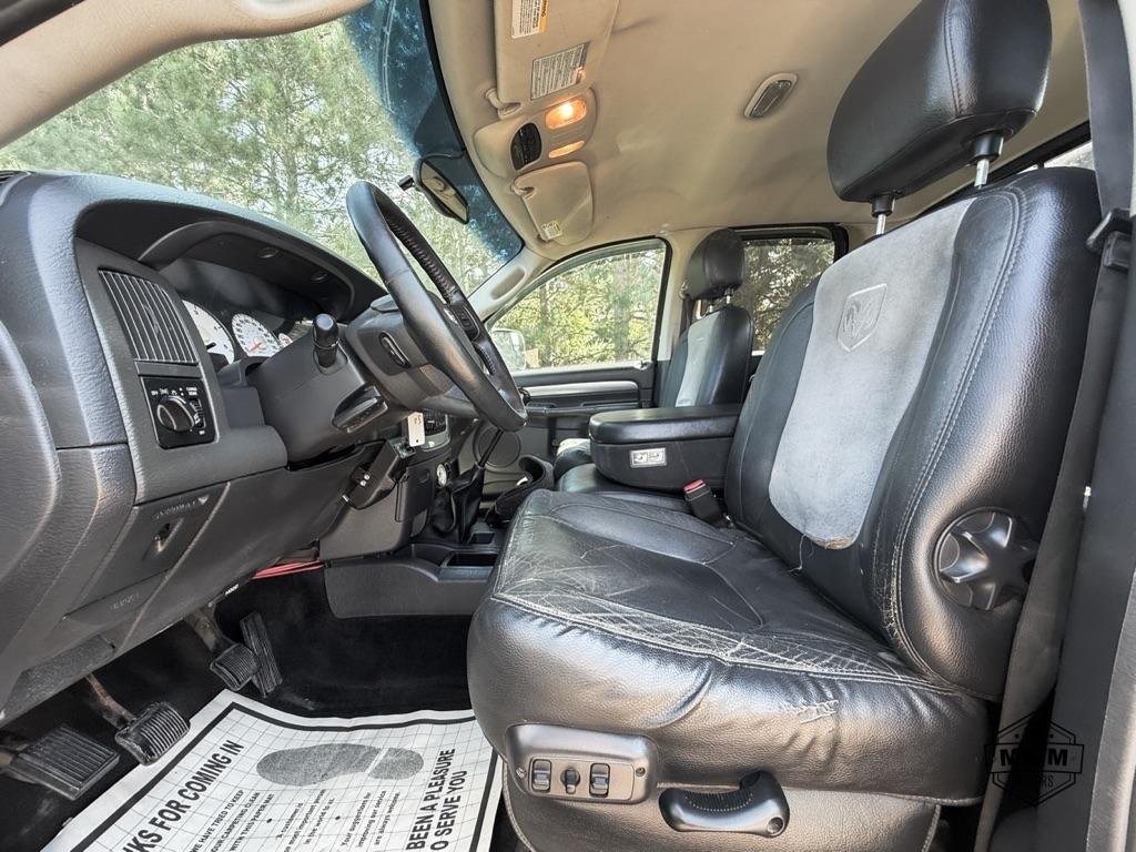 Dodge Ram 3500 Laramie Quad Cab 4WD 2004