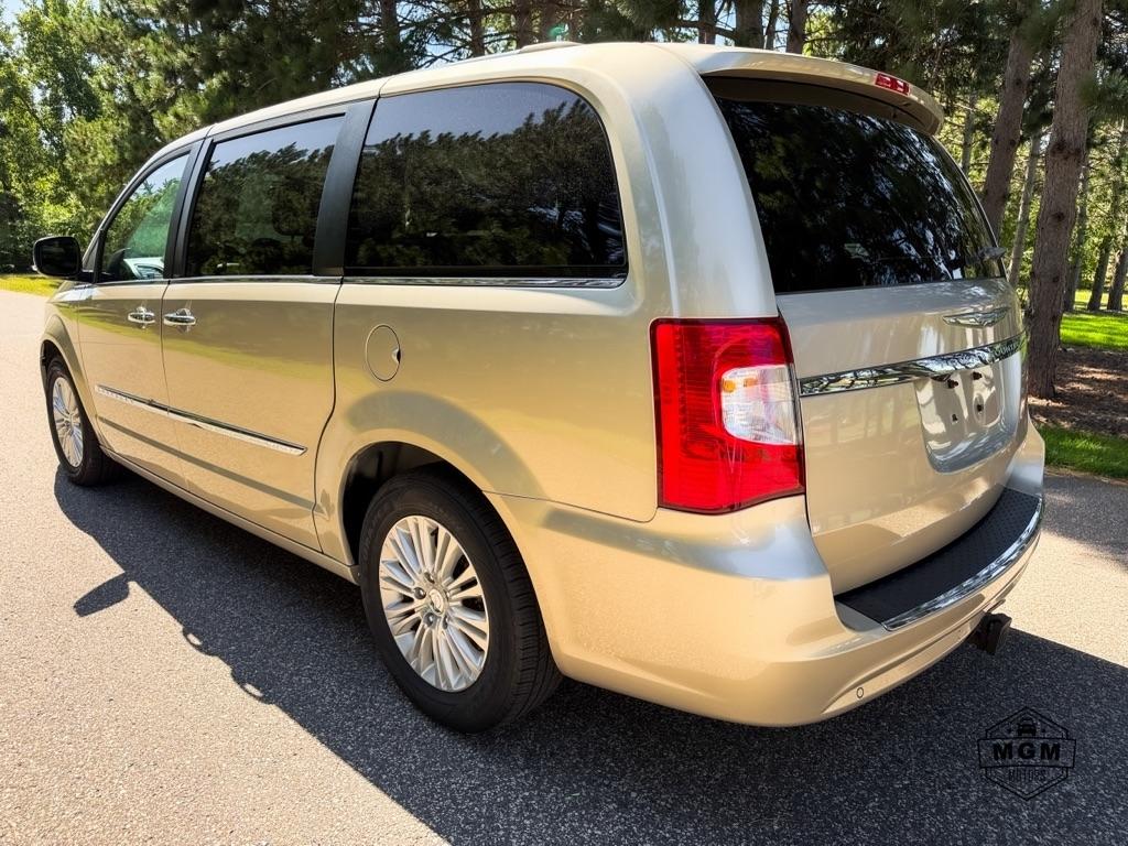 Chrysler Town & Country Limited 2012