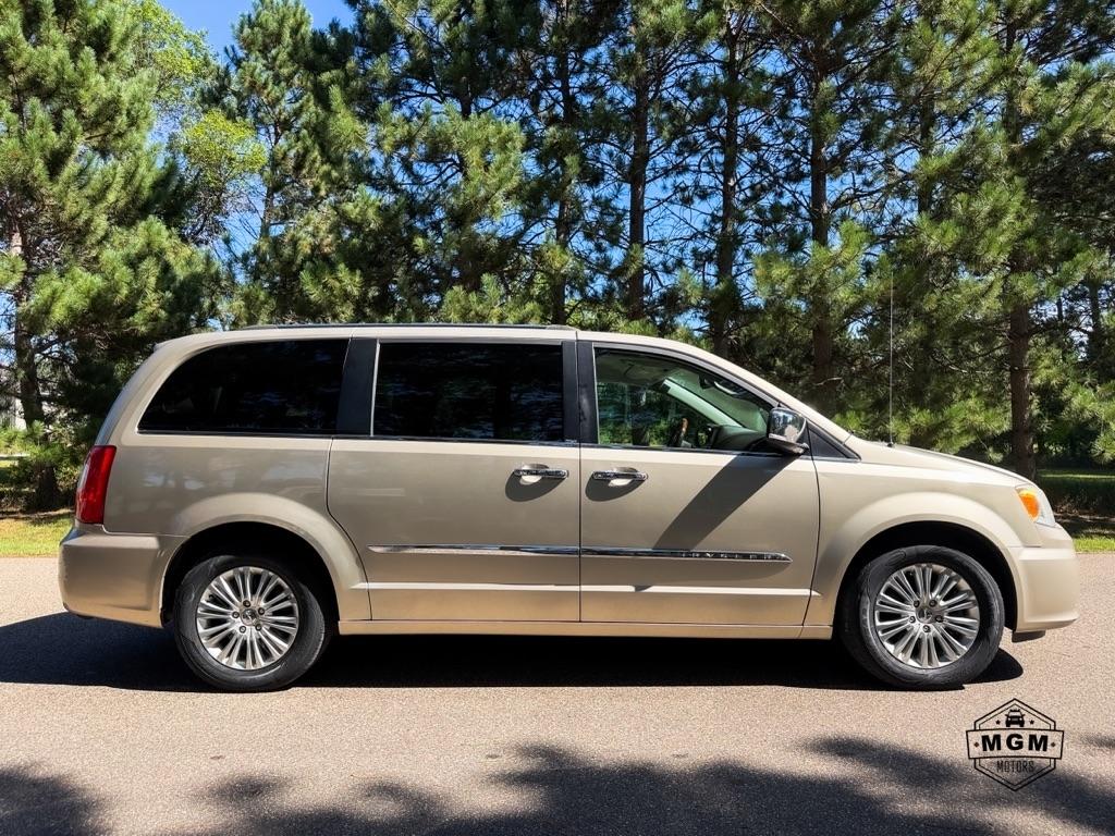 Chrysler Town & Country Limited 2012