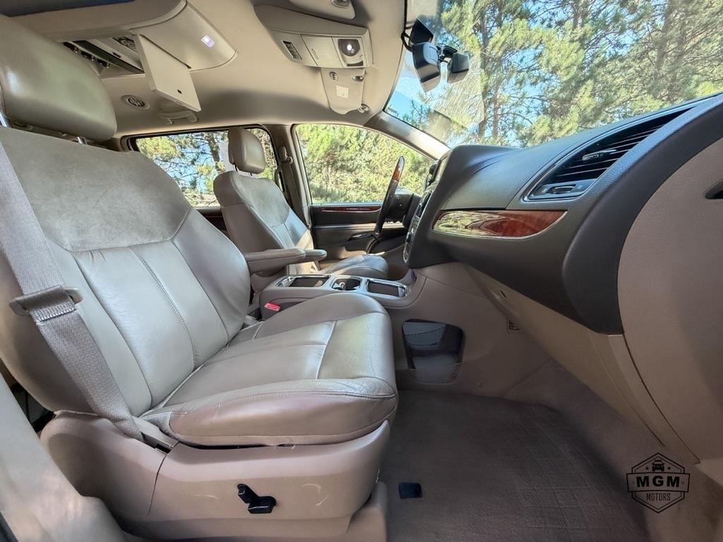 Chrysler Town & Country Limited 2012