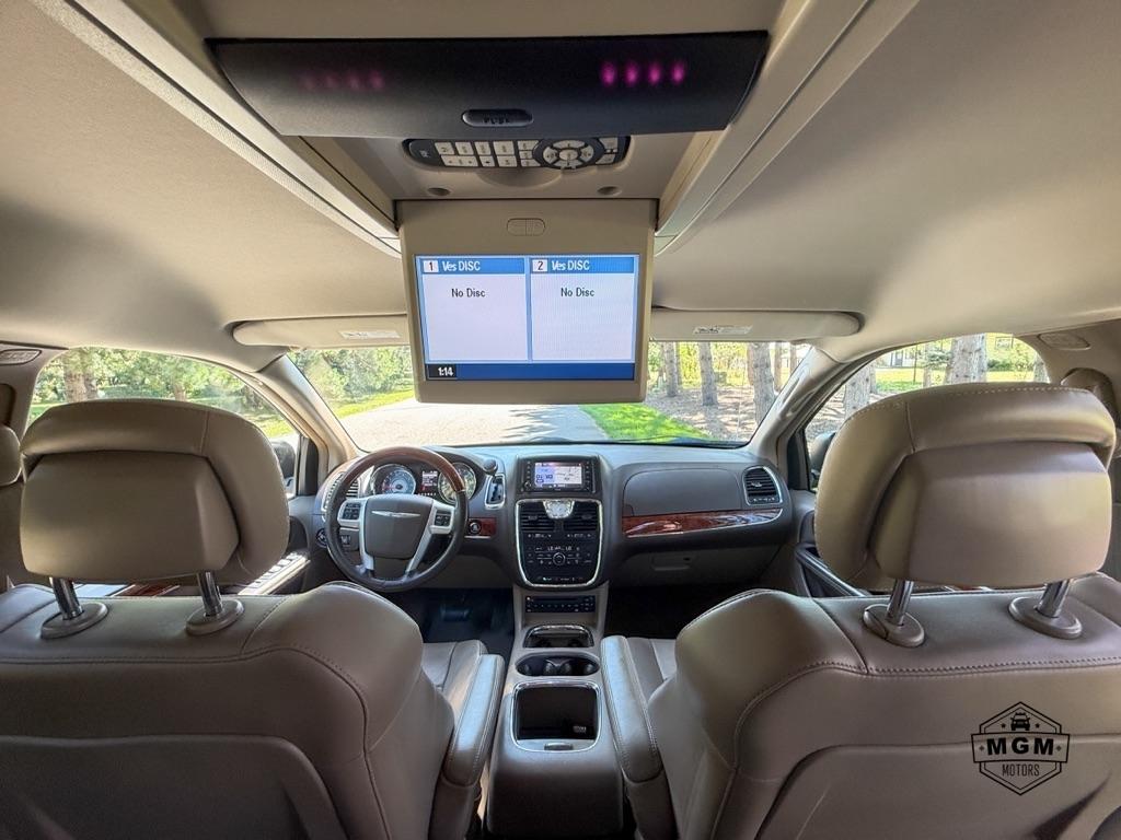 Chrysler Town & Country Limited 2012