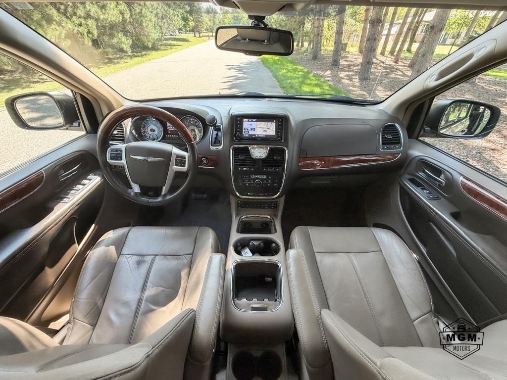 Chrysler Town & Country Limited 2012
