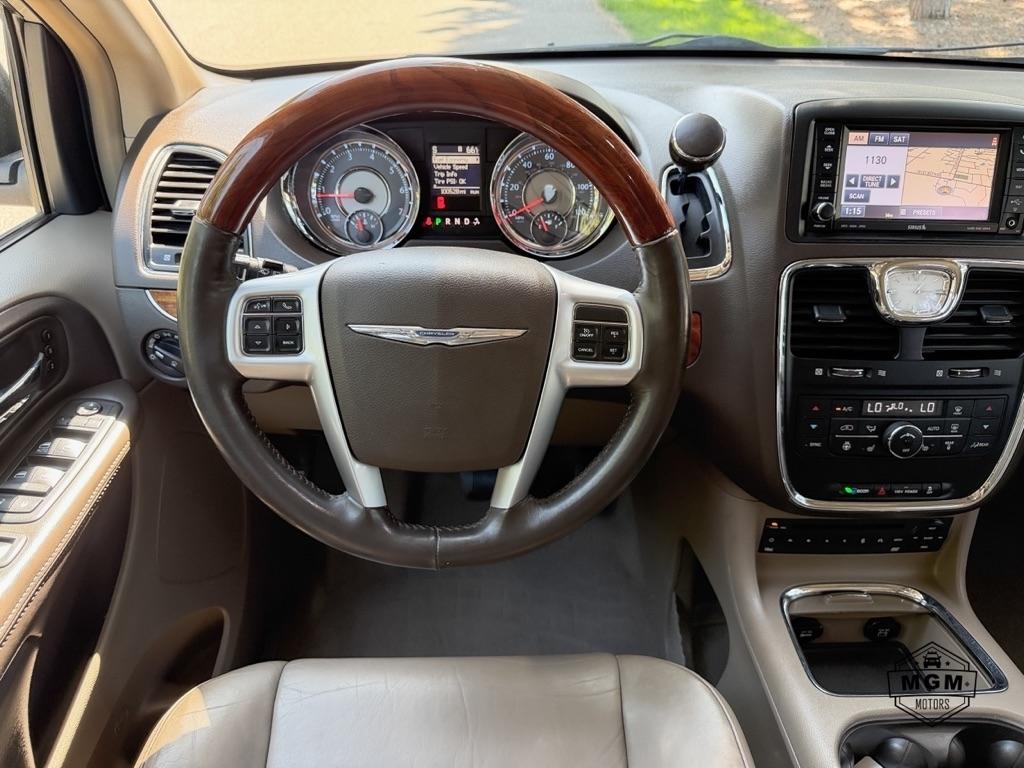 Chrysler Town & Country Limited 2012