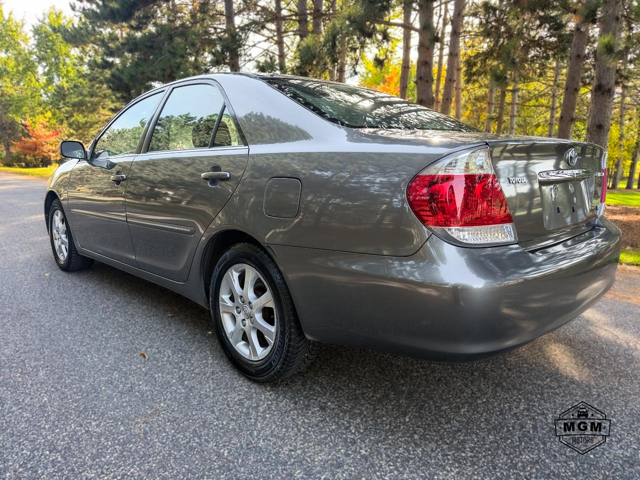 Toyota Camry photo 3