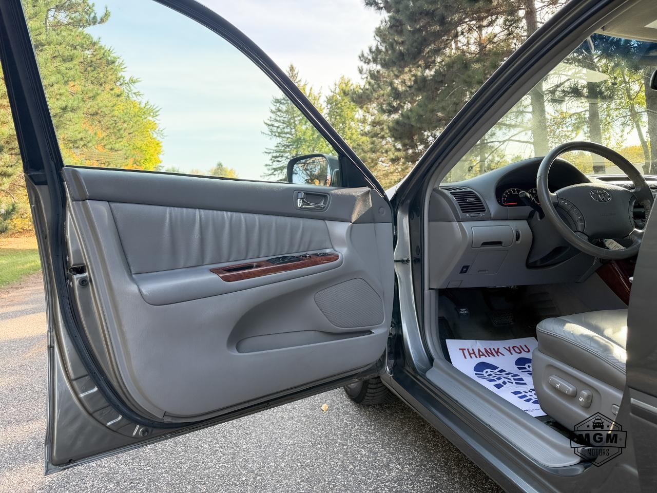 Toyota Camry photo 9