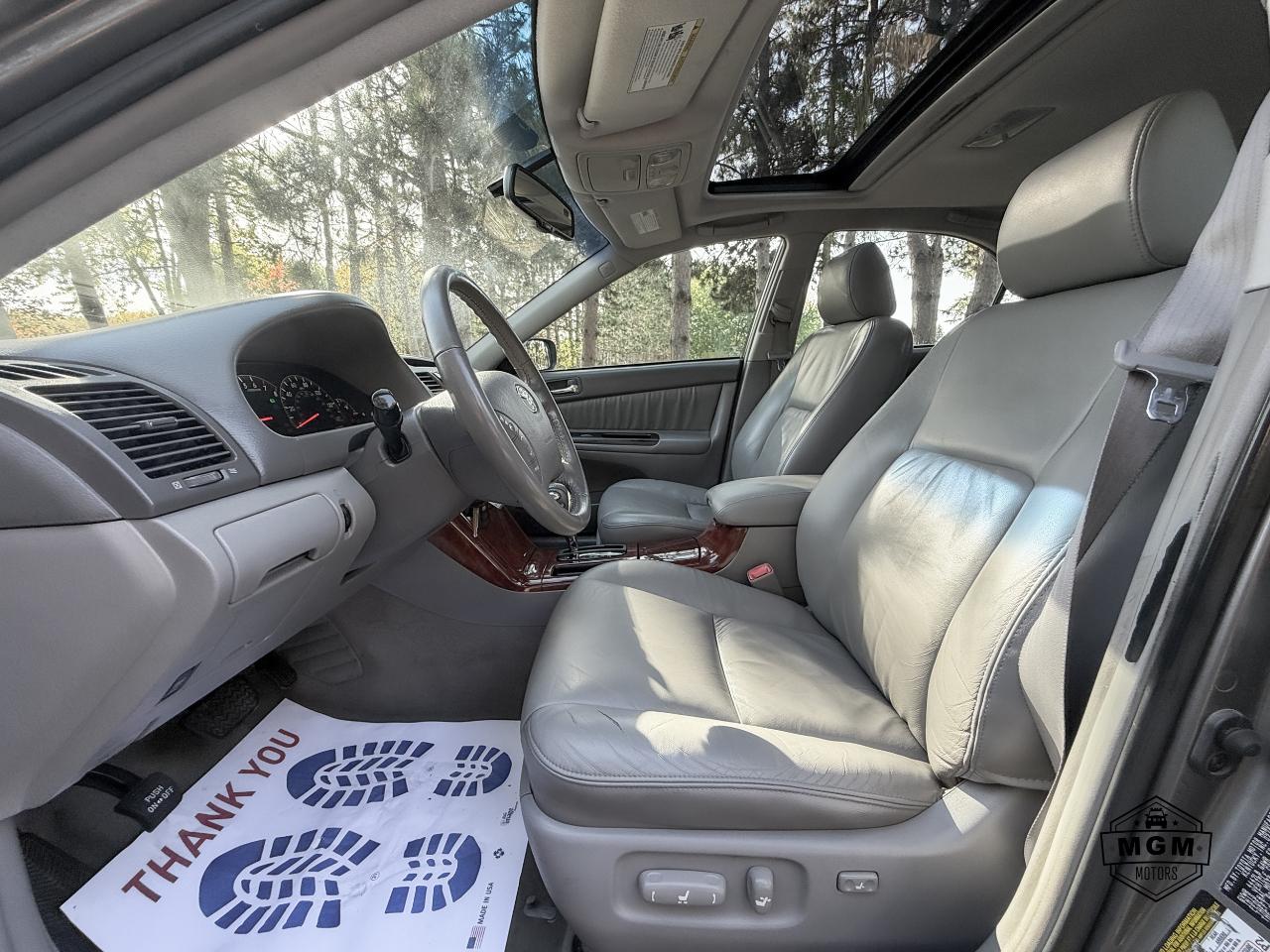 Toyota Camry photo 10