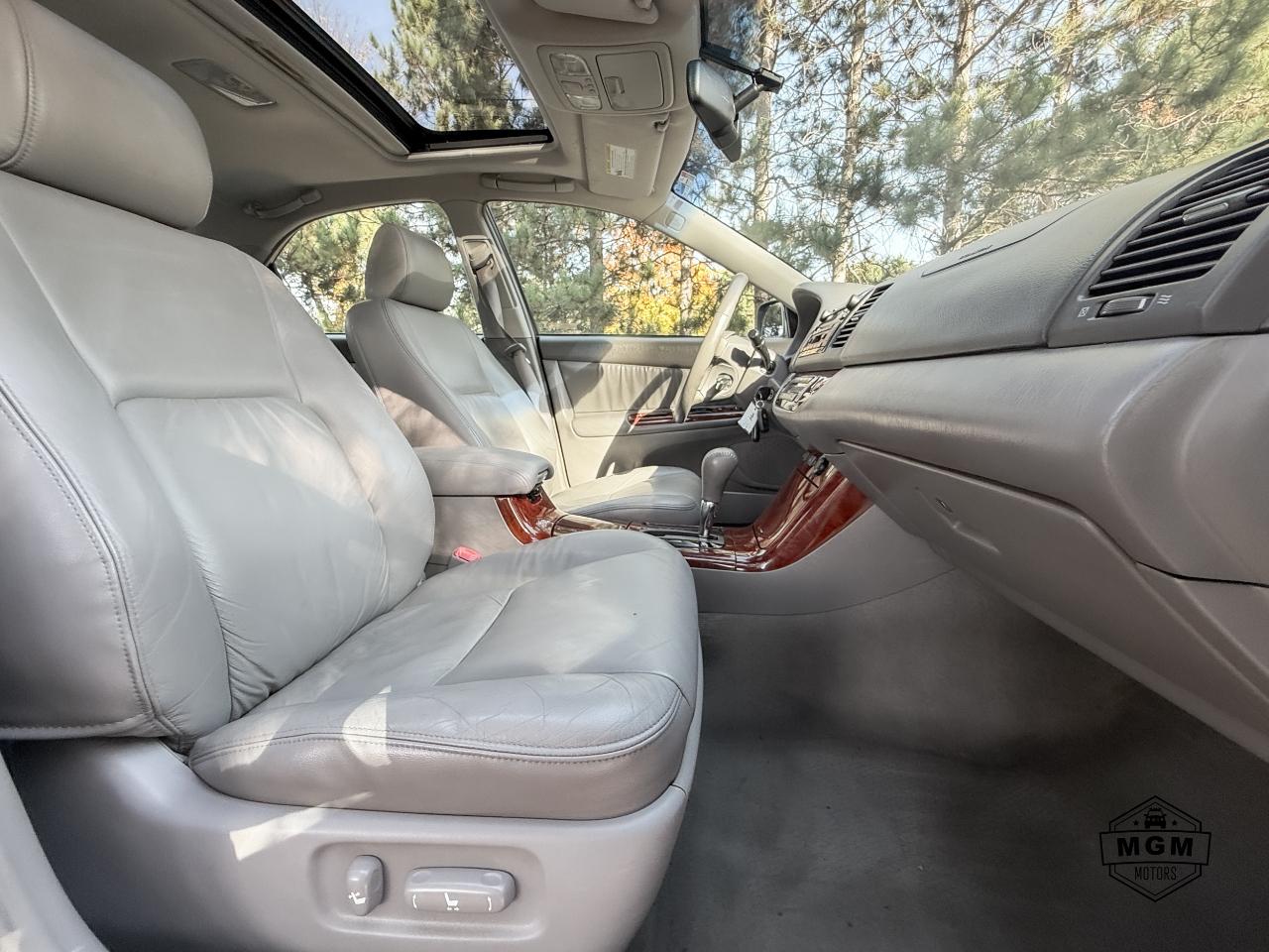 Toyota Camry photo 13