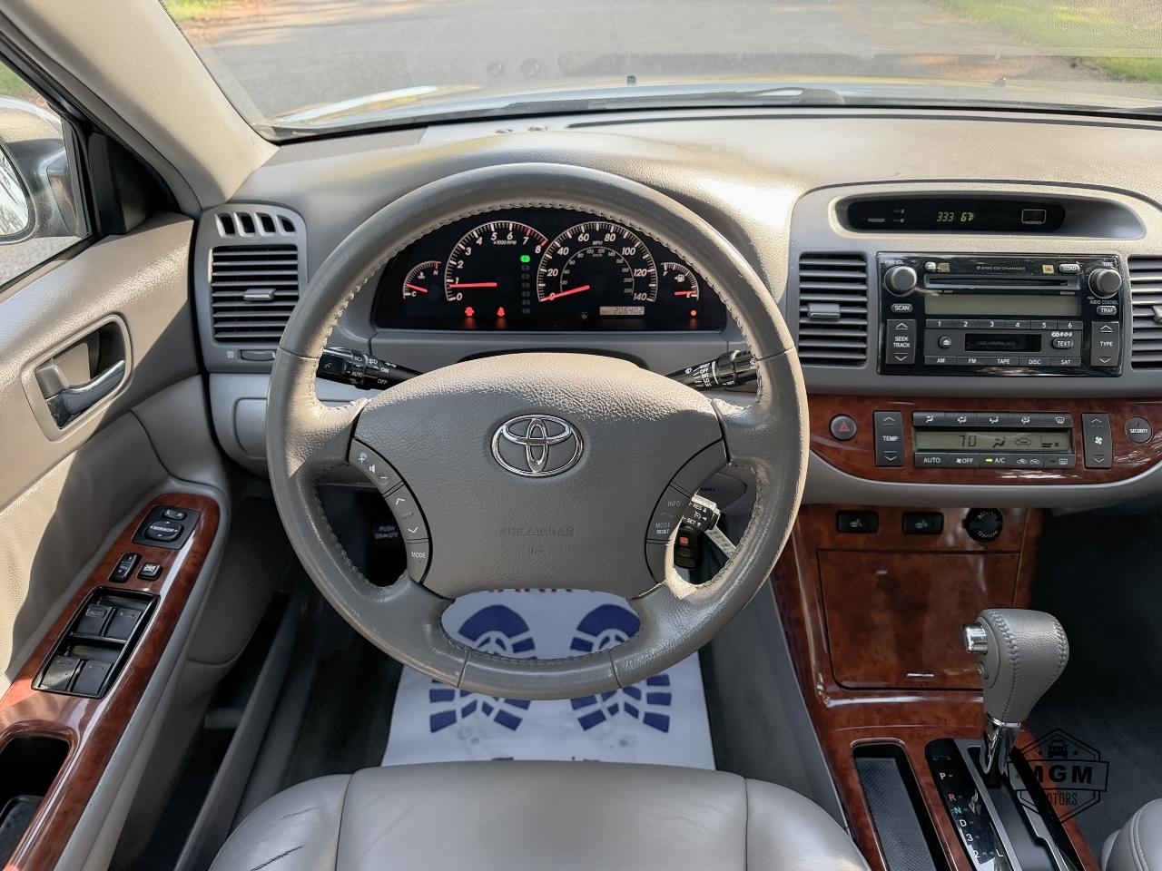 Toyota Camry photo 16