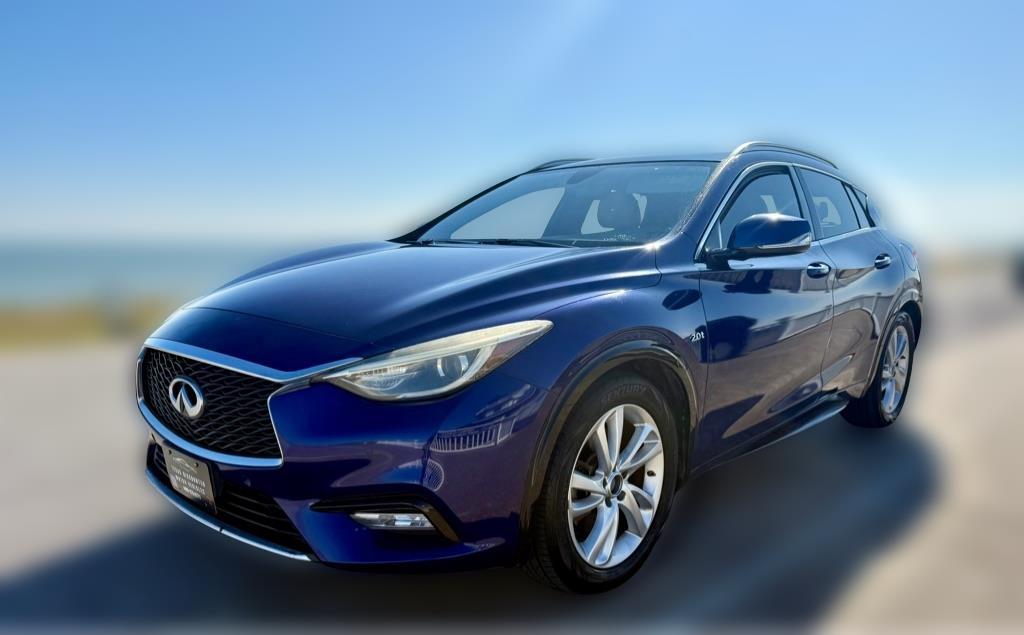 2017 INFINITI QX30 Premium