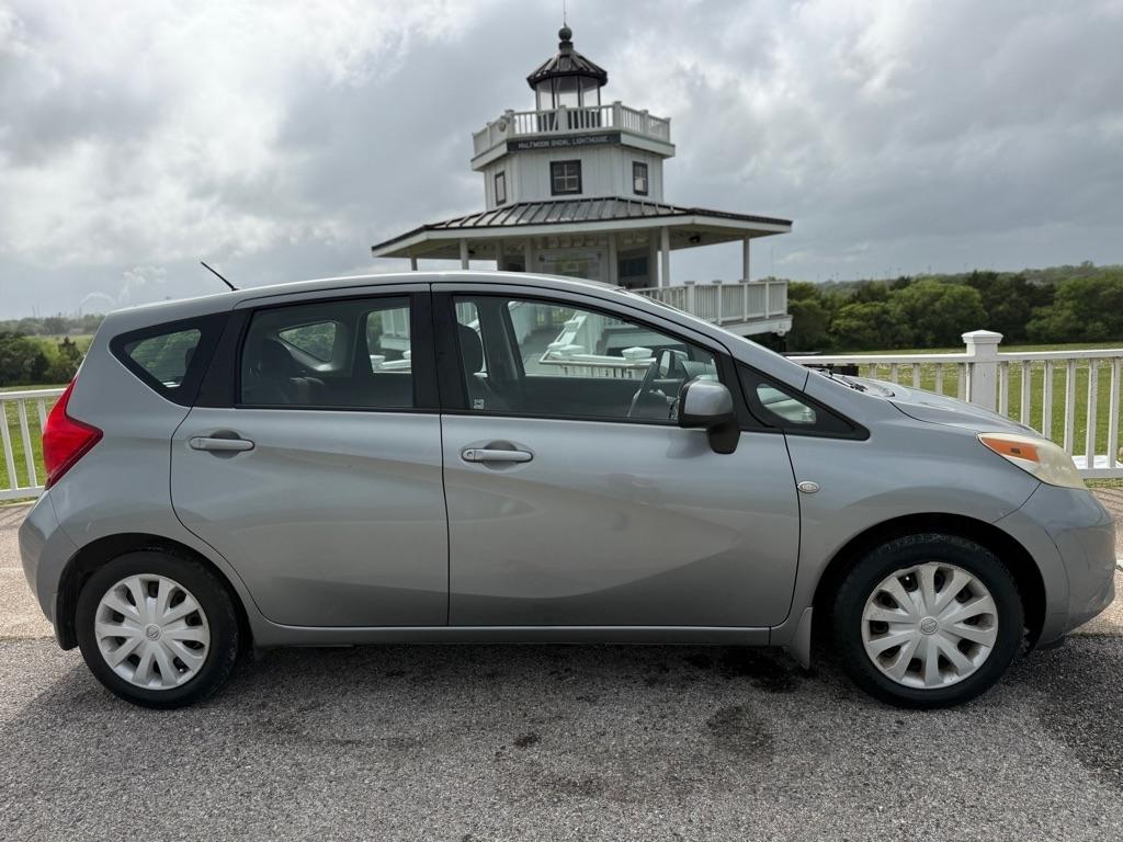 View vehicle photo 4