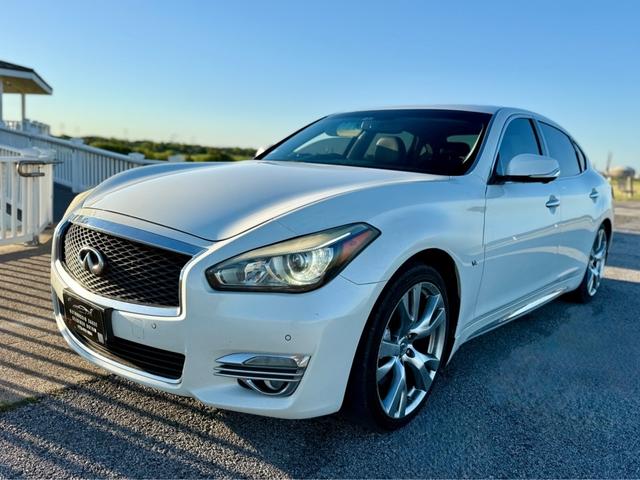 White 2017 INFINITI Q70L 3.7 RWD Sedan Rear-Wheel Drive Automatic