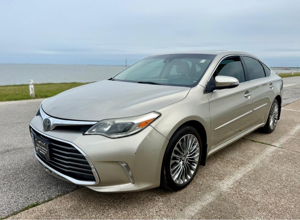 2018 Toyota Avalon Limited's photo