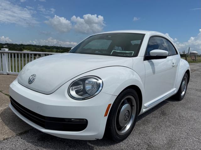 White 2012 Volkswagen Beetle 2.5L Hatchback Front-Wheel Drive Automatic