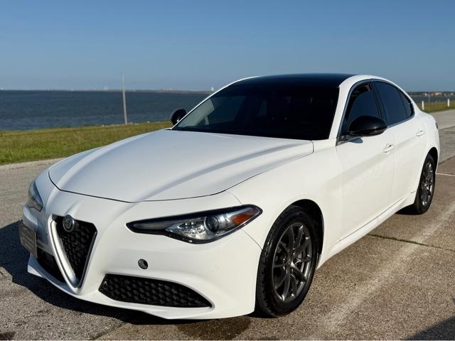 White 2018 Alfa Romeo Giulia Sedan All-Wheel Drive 8-Speed Automatic