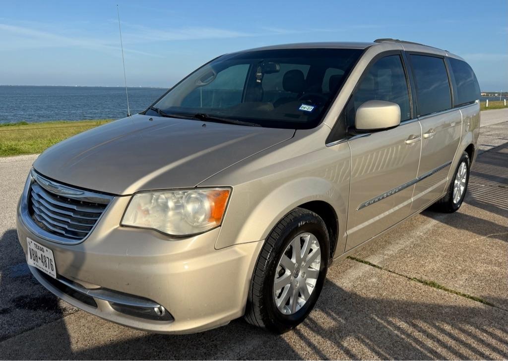 2014 Chrysler Town & Country TOURING