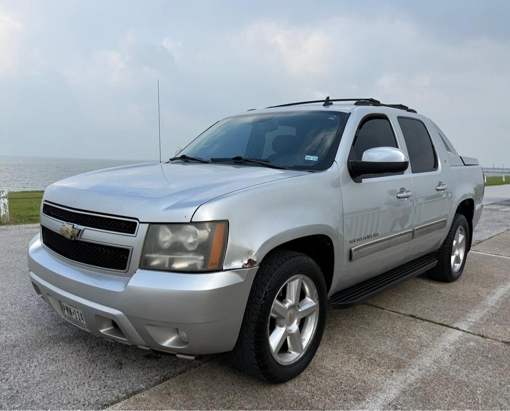 2011 Chevrolet Avalanche 4WD Avalanche LT's photo