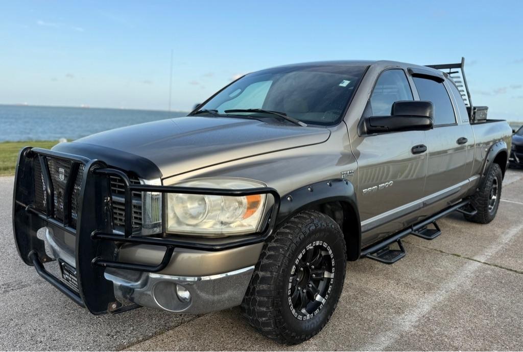  2007 Dodge RAM 1500 SLT Mega Cab RWD   