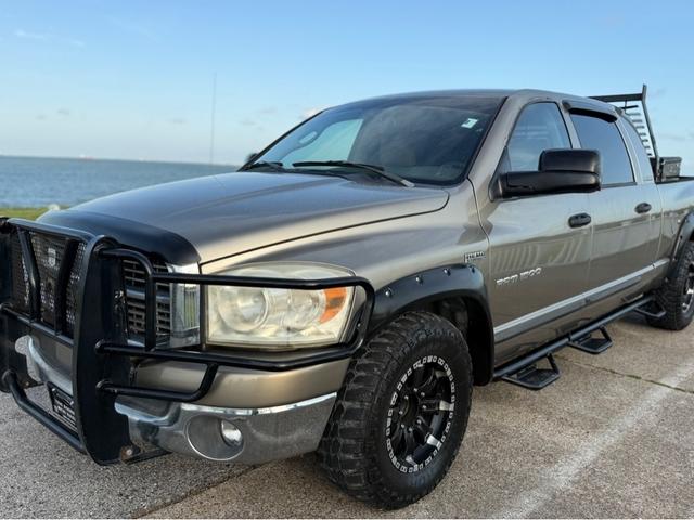 2007 Dodge RAM 1500 SLT Mega Cab RWD