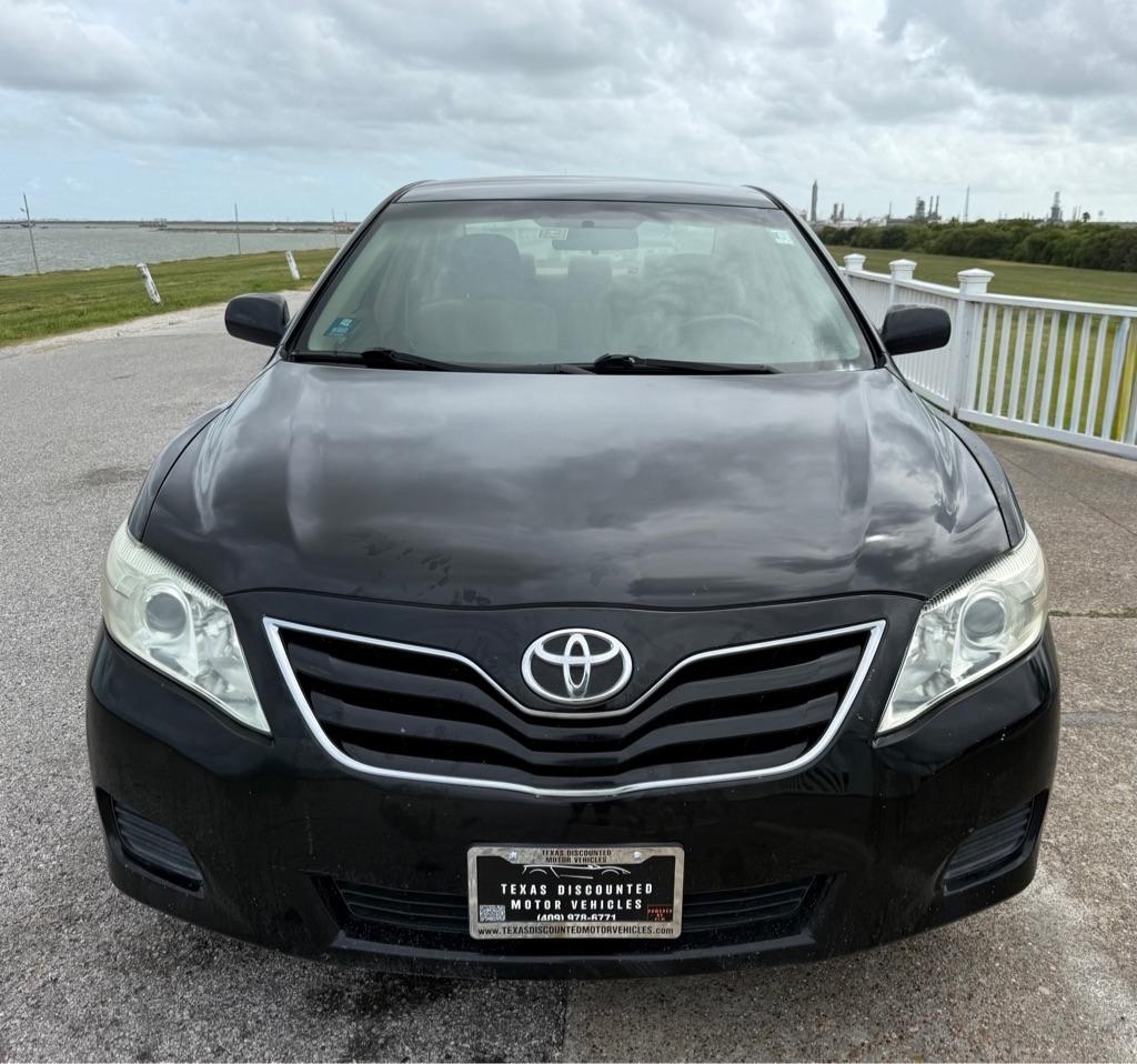 Toyota Camry photo 2