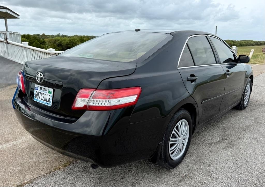 Toyota Camry photo 5
