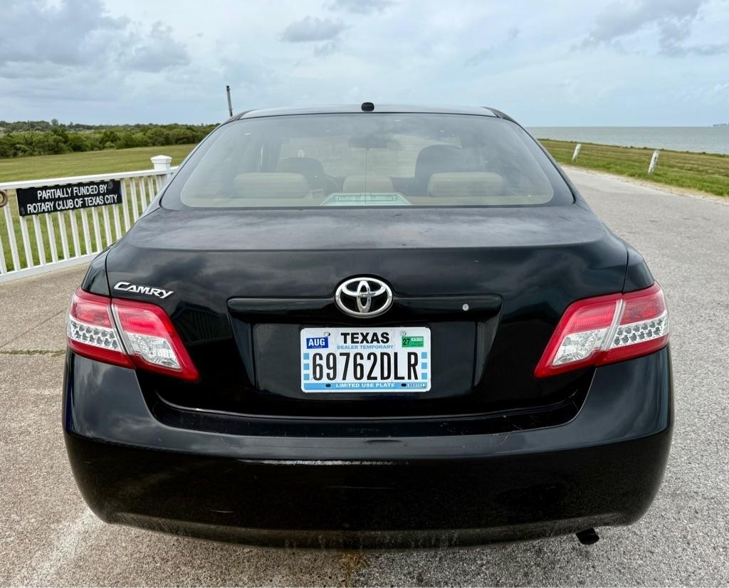 Toyota Camry photo 6