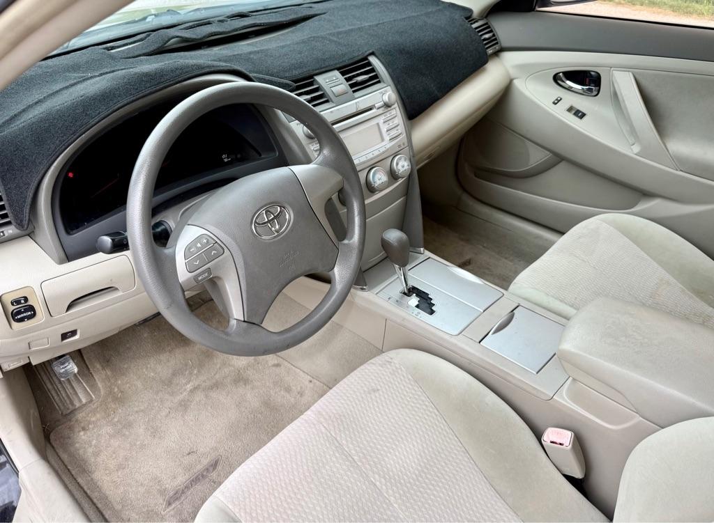 Toyota Camry photo 9