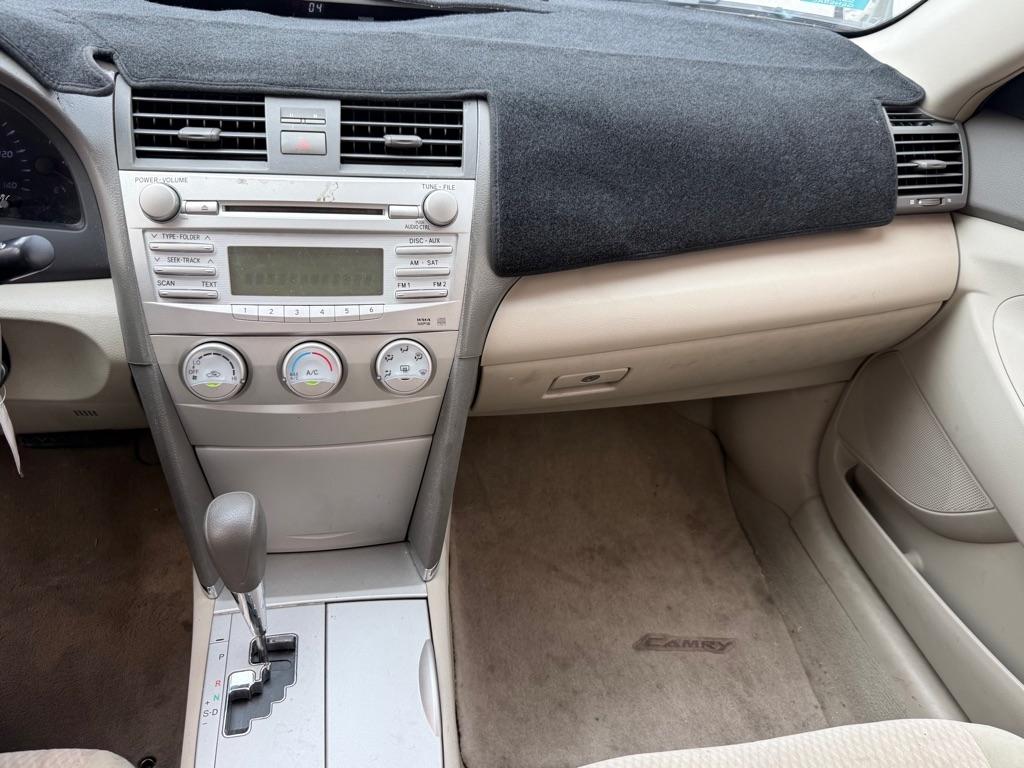 Toyota Camry photo 10
