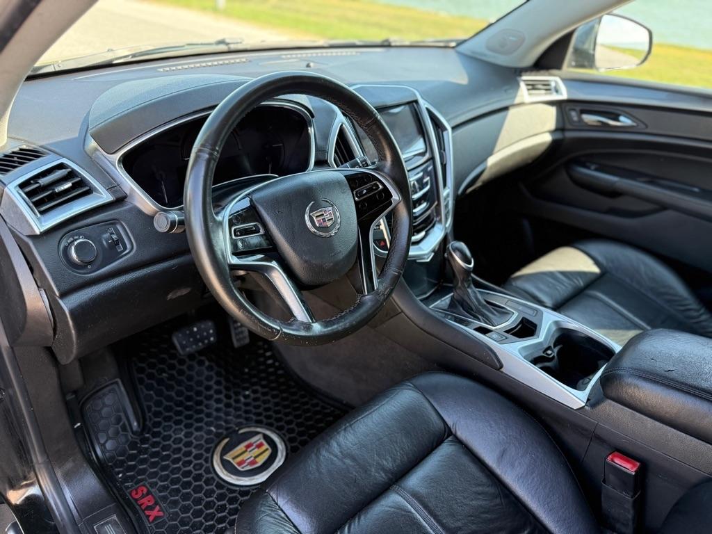 Cadillac SRX photo 10