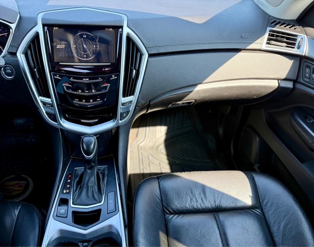 Cadillac SRX photo 11
