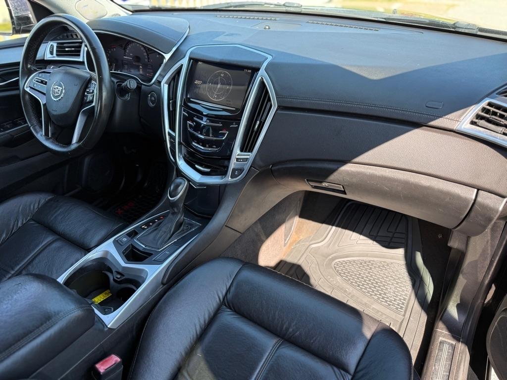 Cadillac SRX photo 17
