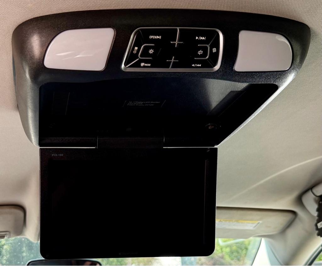 Cadillac SRX photo 22