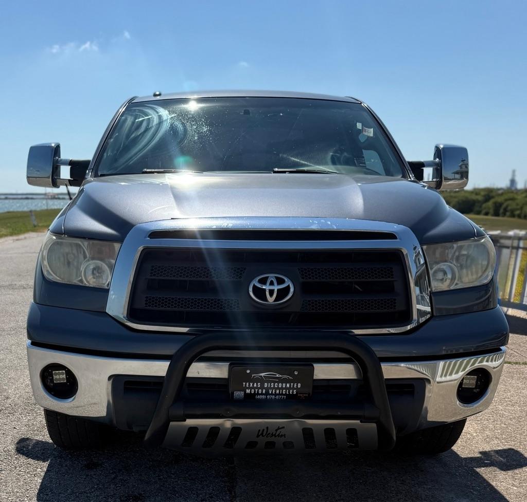 Toyota Tundra photo 2