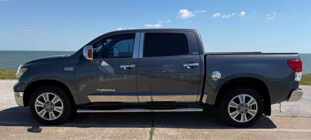 Toyota Tundra photo 8