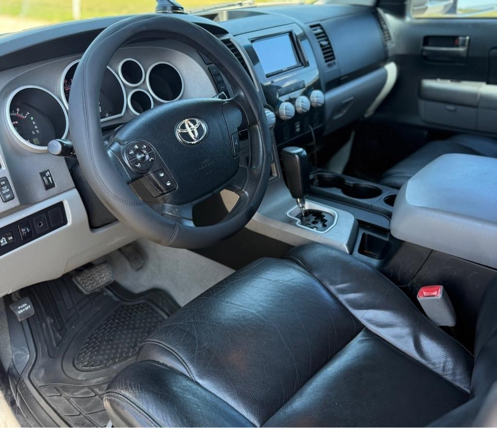 Toyota Tundra photo 9