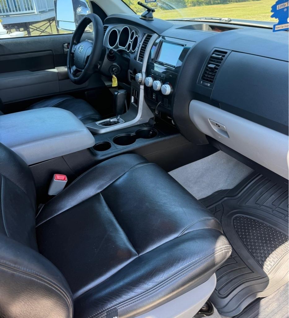 Toyota Tundra photo 13
