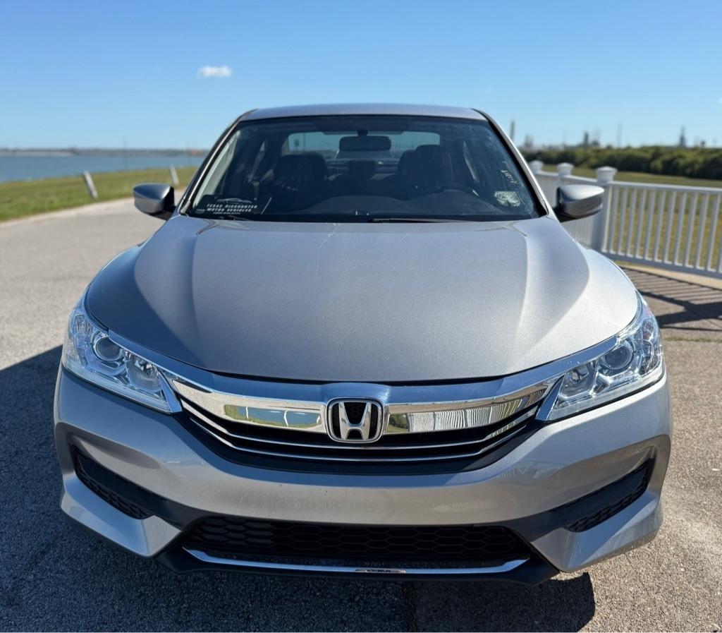 Honda Accord photo 2
