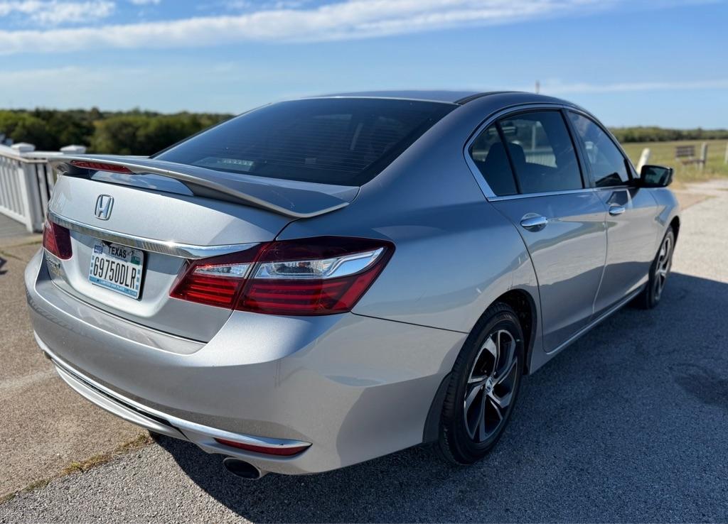 Honda Accord photo 5
